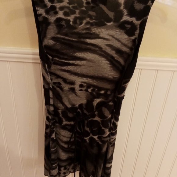 A. Byer v-neck top - Picture 3 of 3